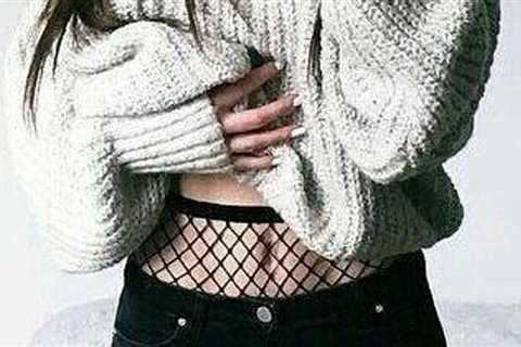 How to wear high-waisted fishnet stockings, the latest Instagram trend! | Fashion Trends