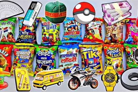 Latest collection of snacks with free gifts inside ! Moj ho gai aaj to , itne mehnge gifts nikle😍🥰