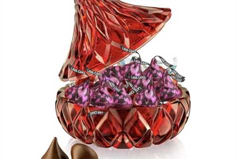 Hershey Kisses – 1 Pounds Valentine’s Day Hershey Kisses with Red Crystal Hersheys Kiss Candy Dish..