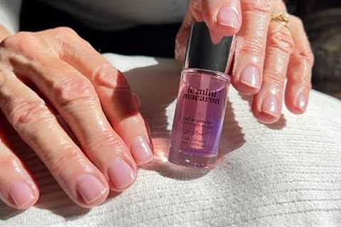 Glow manicure w Je Glow Le Mini Macaron