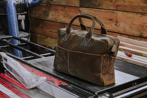 Navigating Style and Substance: Leather Messenger Bags vs. Other Materials