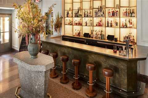 Must-Have Items for a Home Bar Setup: Elevate Your Bar Decor and Accessories