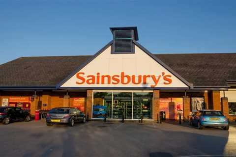 Sainsbury's Easter 2025: The Panic-Inducing Hunt for Open Doors
