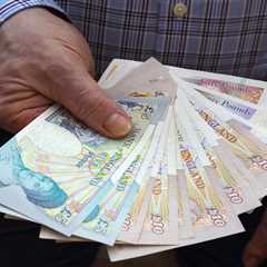 My Mum Started Handing Out £20 Notes Like Confetti – Here's What Dementia Really Costs