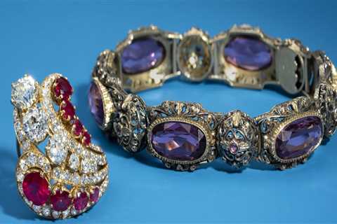 The Factors That Influence the Value of Vintage Jewelry