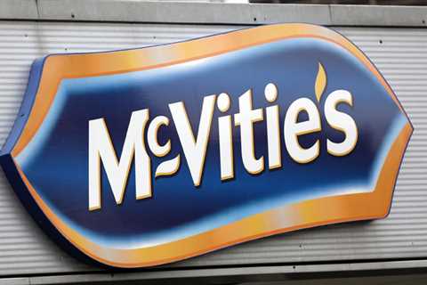 McVitie's Just Dropped Their First New Jamaica Ginger Cake in 15 Years (And It's Tropical AF)